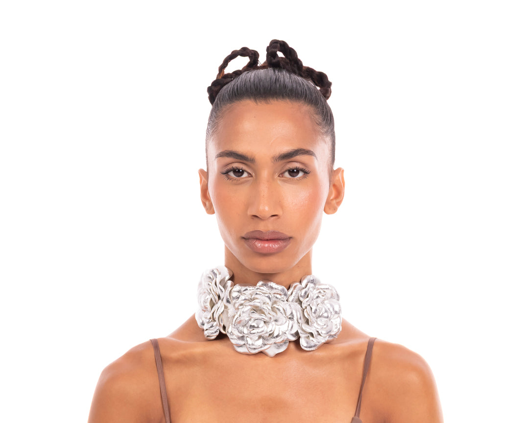Solitary Bloom Gorget Silver